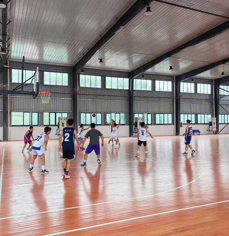 籃球館整體制冷降溫，安裝蒸發冷省電空調 - 立式射流機