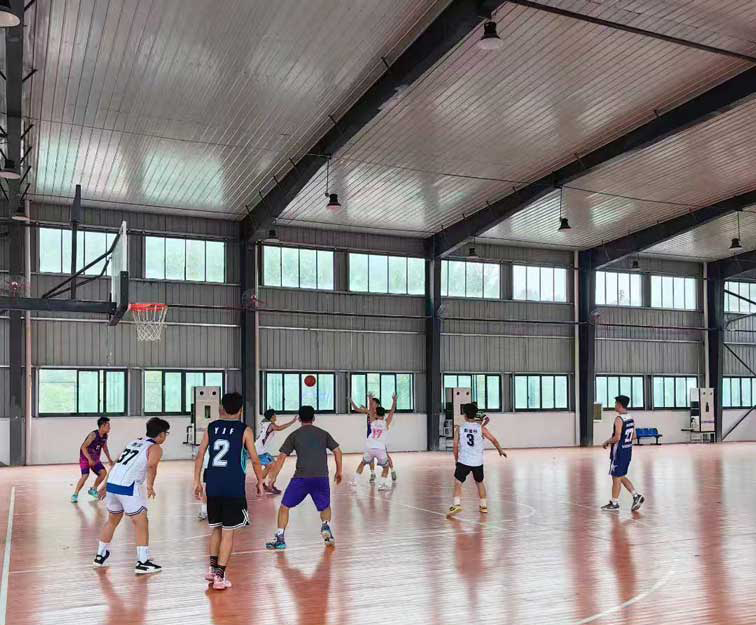 室內(nèi)體育場(chǎng)館制冷降溫，應(yīng)用蒸發(fā)冷省電空調(diào)-立柜射流空調(diào)