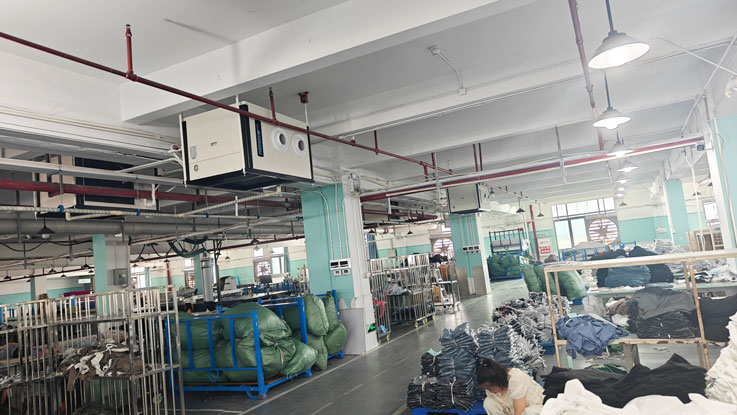 制衣廠制冷降溫，安裝蒸發(fā)冷省電空調(diào)-臥式射流空調(diào)機組